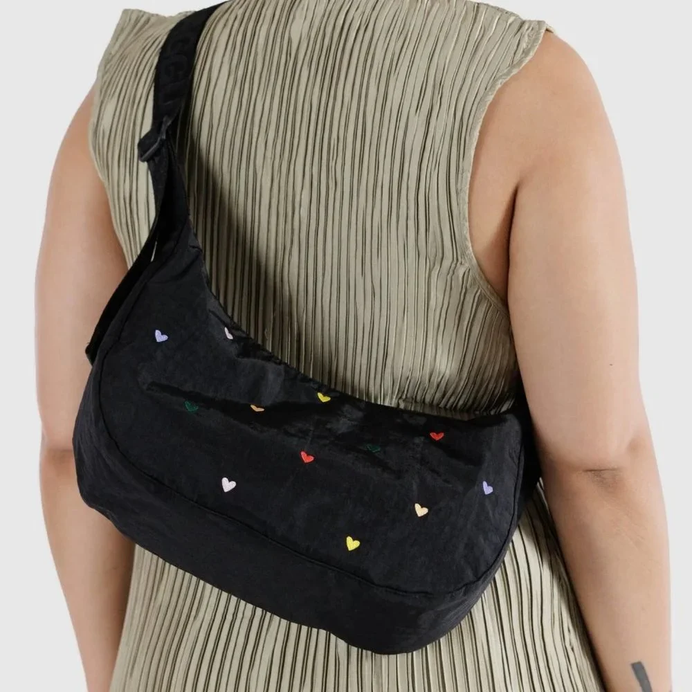 NWT Baggu Crescent Bag Medium - Embroidered Hearts - Picture 6 of 6